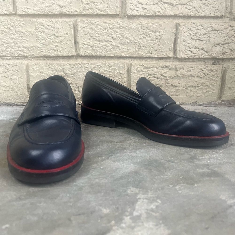 Vintage Tommy Hilfiger Women’s Navy Blue Lead Loafers